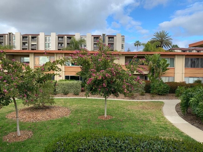 Building Photo - 6860 Hyde Park Dr Unit E Rental