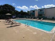 Community pool and spa - Sandpointe Apartment Homes