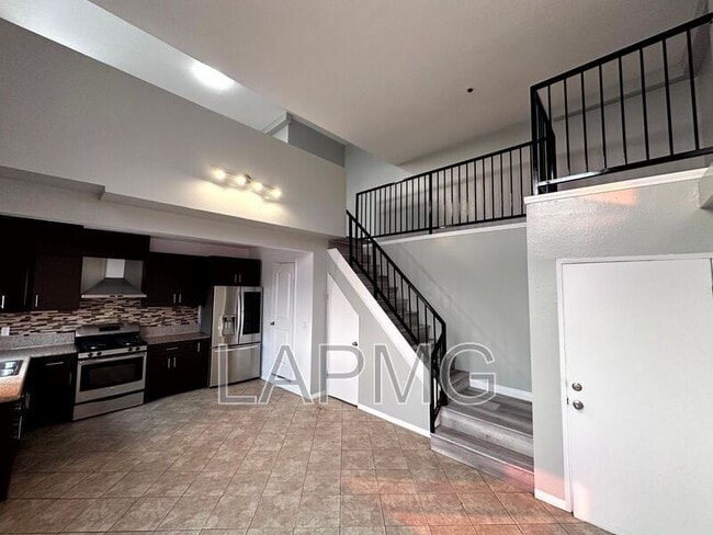 Photo - 432 N Kingsley Dr