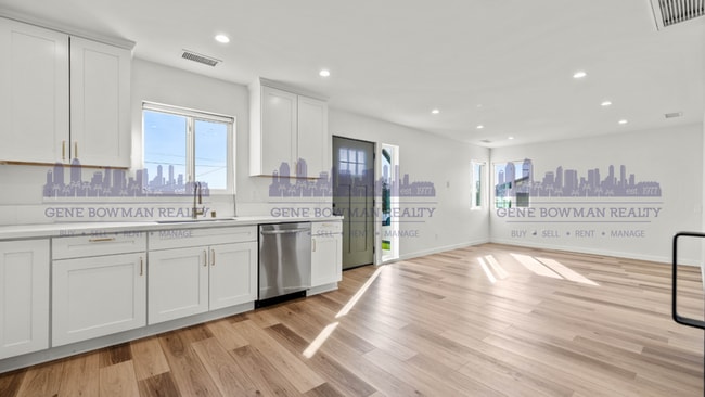 Photo - 2205 E 24th St