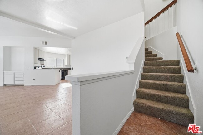 Photo - 77 Willowcrest Ln