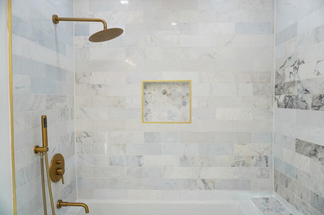 Bath - 1120 S Barrington Ave