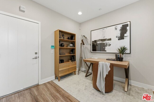 Photo - 2753 Waverly Dr Unit 806