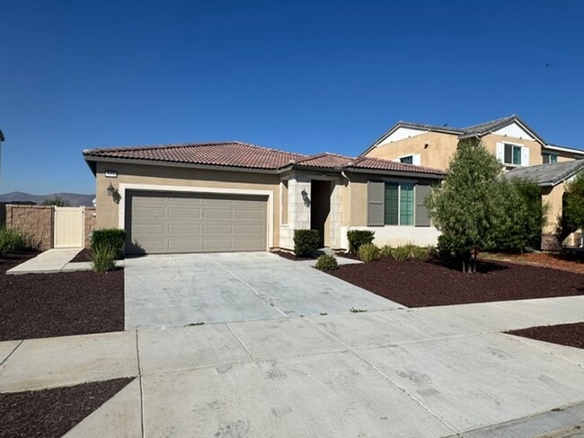 Building Photo - Welcome to this 3 bedroom home with solar panels