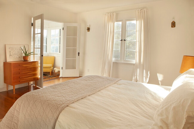 main bedroom w/ queen bed - 2415 Meadow Valley Ter