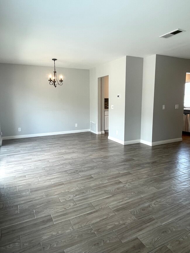 Photo - 1325 Cheltenham Ln