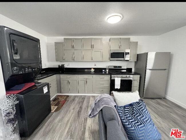 Photo - 332 W Ellis Ave