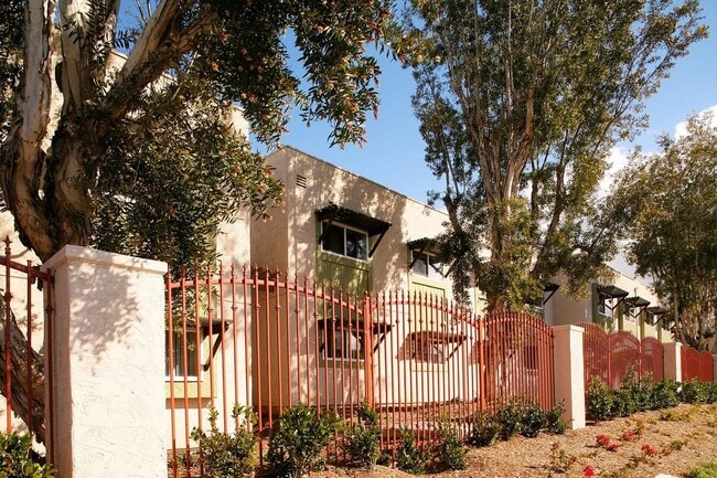 Photo - 4986 Logan Ave