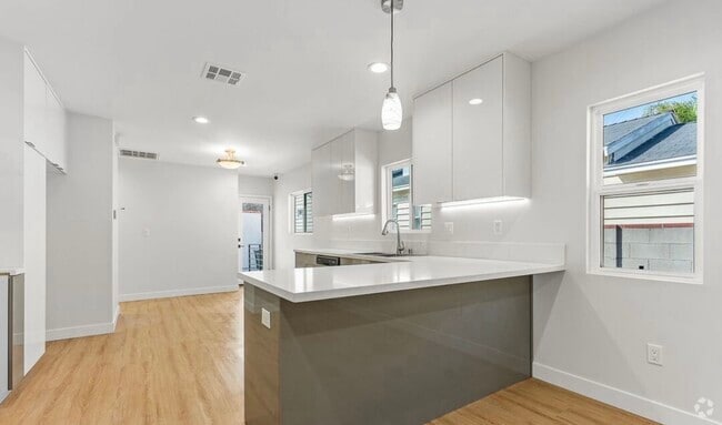 Building Photo - 1113 N Pass Ave Rental