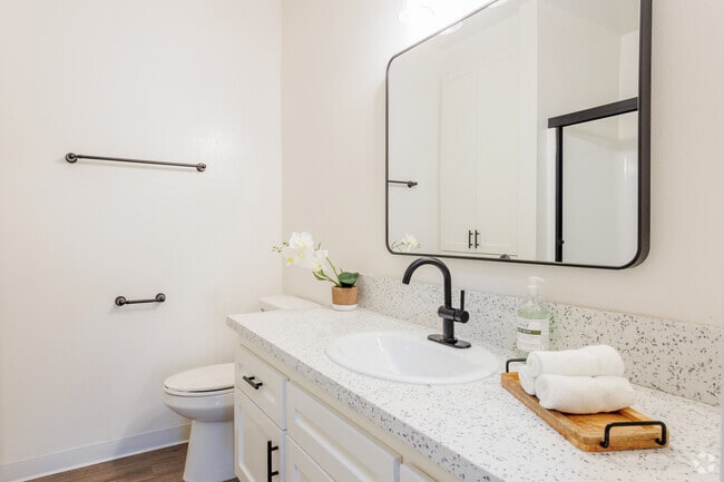 1BR,1BA - 758SF - Camino De Oro