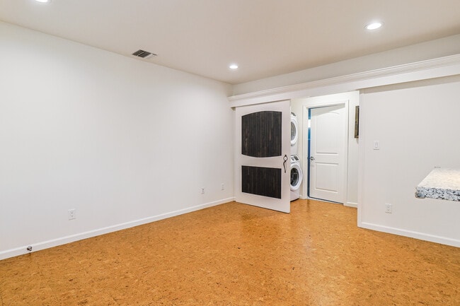 Photo - 256 W Tujunga Ave Unit D