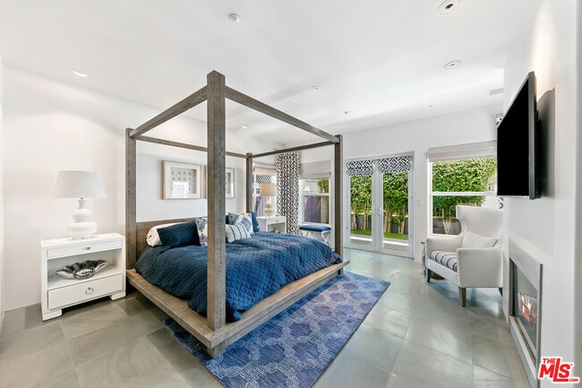 Photo - 1341 Palisades Beach Rd