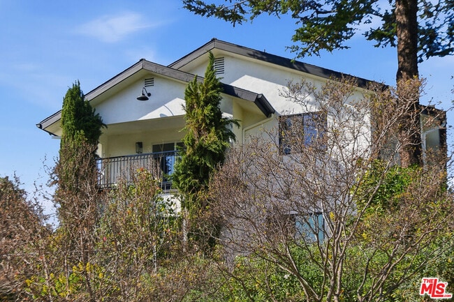 Building Photo - 1301 Angelus Ave