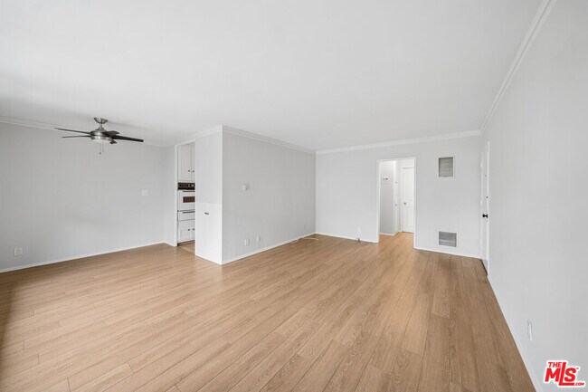Photo - 1520 Hayworth Ave Unit 19