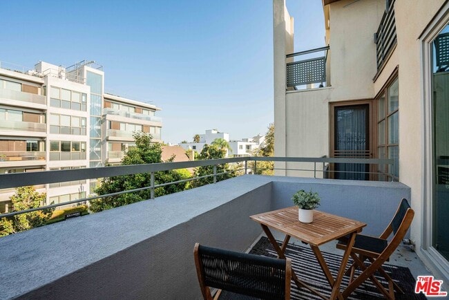 Photo - 1645 Malcolm Ave Unit 302
