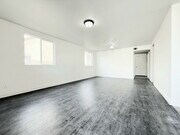 Photo - 1440 E 42nd St