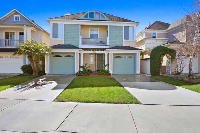 Building Photo - Spacious 3 Bedroom 3 Bath Available Now!