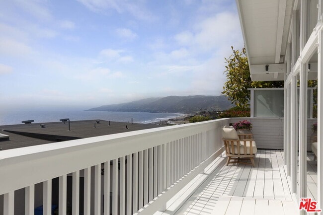 Photo - 29500 Heathercliff Rd