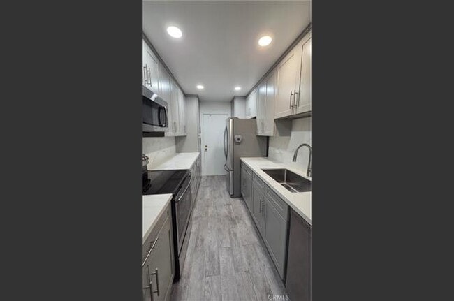 Photo - 5400 Lindley Ave Unit 105