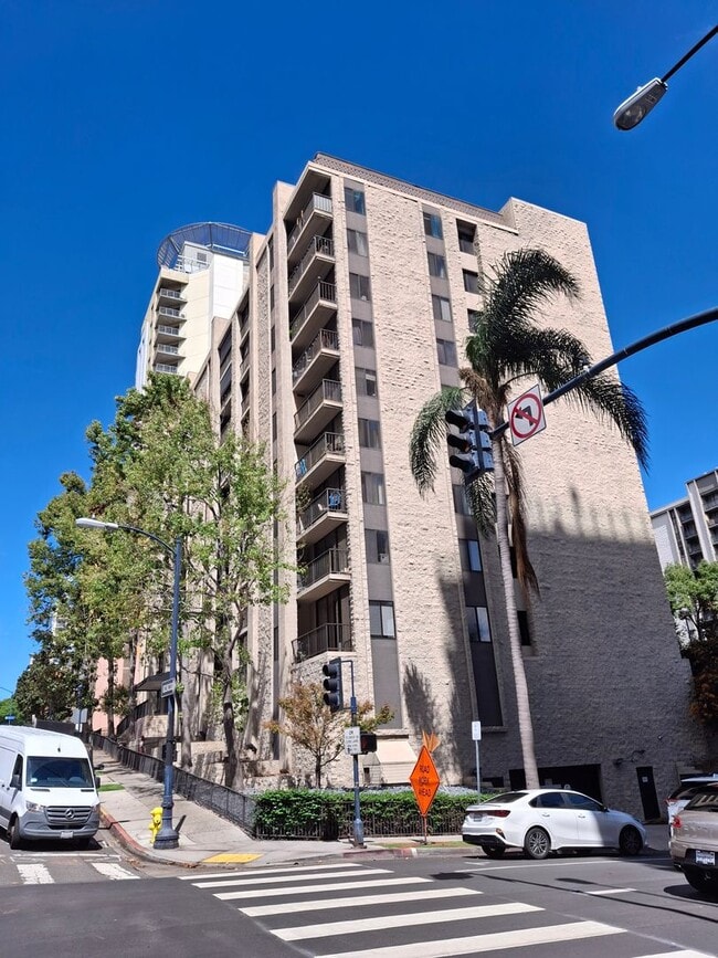 Downtown 1-Bedroom Condo w/ Central AC and... - Downtown 1-Bedroom Condo w/ Central AC and...