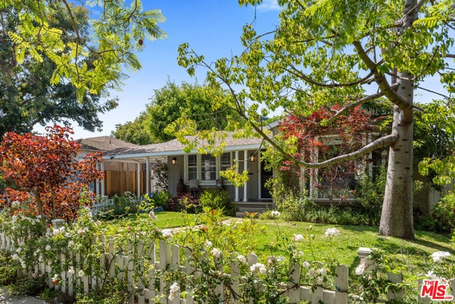 Building Photo - 10933 Ayres Ave