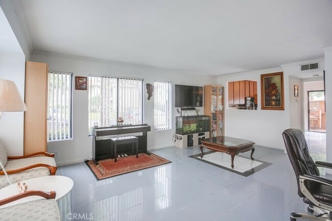 Building Photo - 902 S Downey Pl Unit 902 Rental