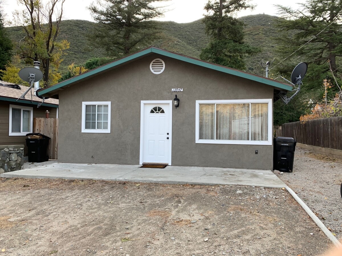 Photo - 13947 Meadow Ln House