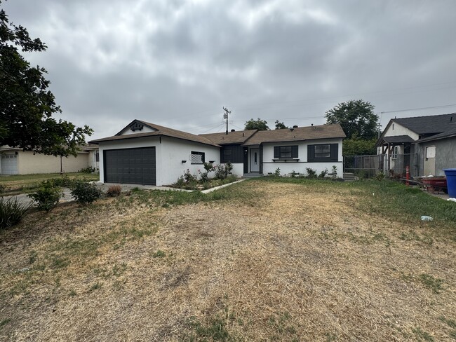 Photo - 2520 Kellogg Park Dr House