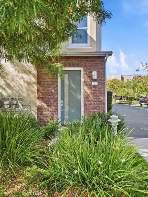 Photo - 1 Vantis Dr