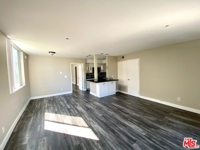 Photo - 1529 S Bundy Dr Unit 102