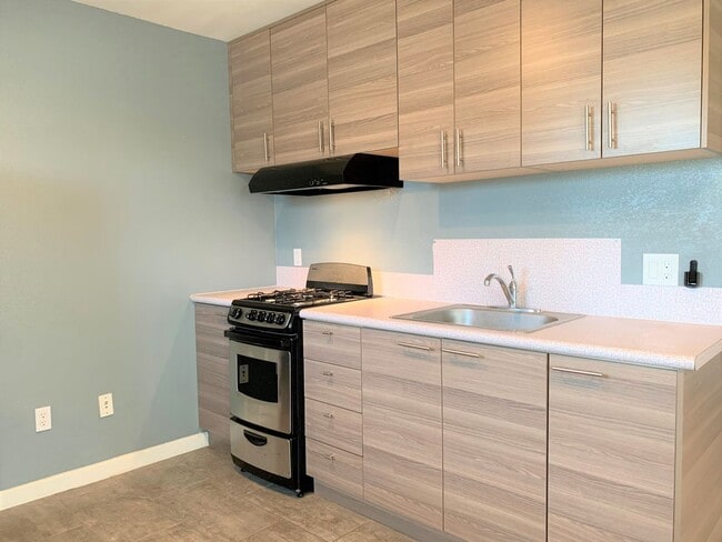 Photo - 1028 S 30th St Unit 1028 S. 30th, A (Upper Apartment)