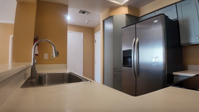 Photo - 655 Columbia St