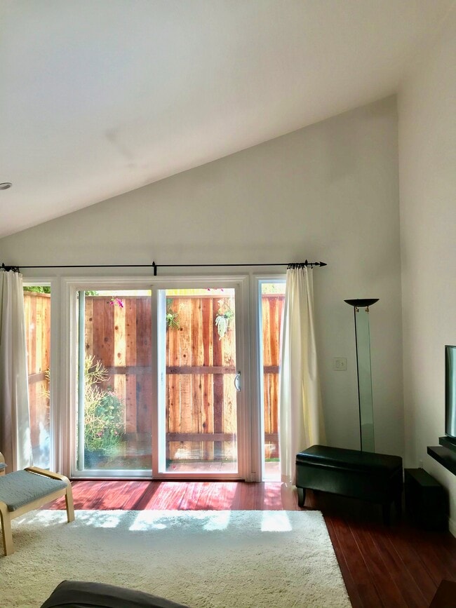 Building Photo - 656 Grand Ave