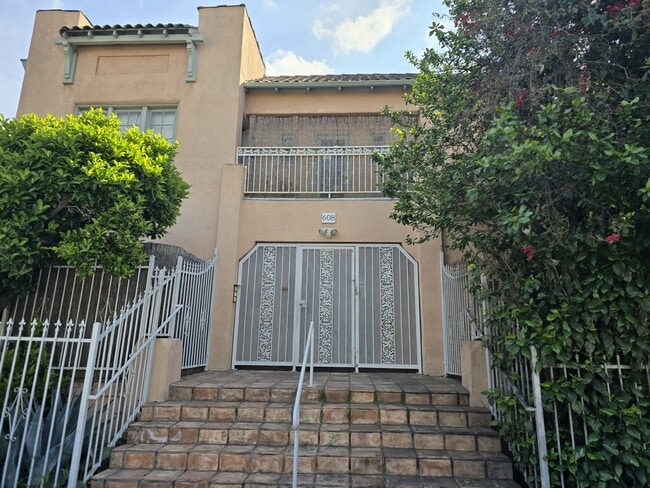 1920s Hollwood charm - 608 N St Andrews Pl Unit 6