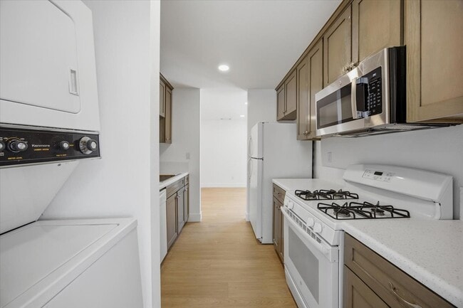 Building Photo - 1040 Gardena Unit A