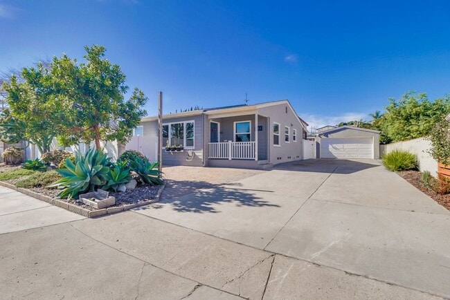 Building Photo - ***VACATION HOME AVAILABLE FROM FEBRUARY 1ST- OCTOBER 31ST*** MONTH TO MONTH