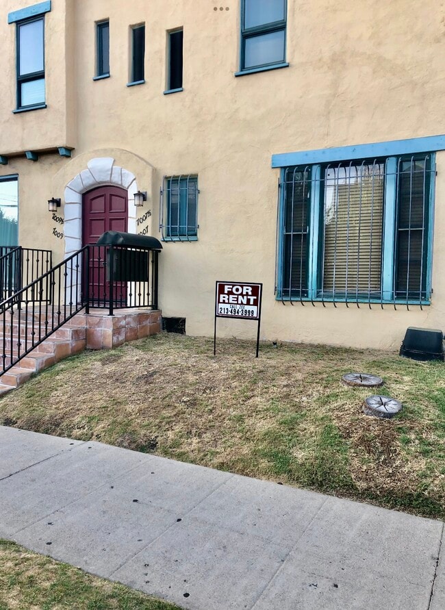 Building Photo - 7007 Willoughby Ave Unit 7007.5 Rental