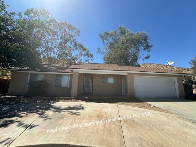 Building Photo - Charming 3 bed, 2 bath