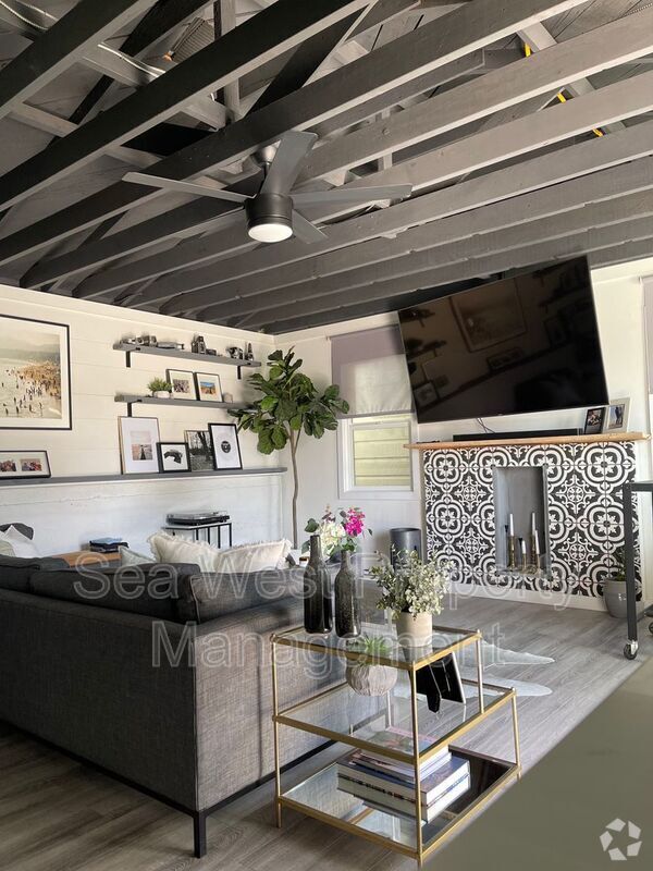 Building Photo - 123 W Jason St Unit #D Rental