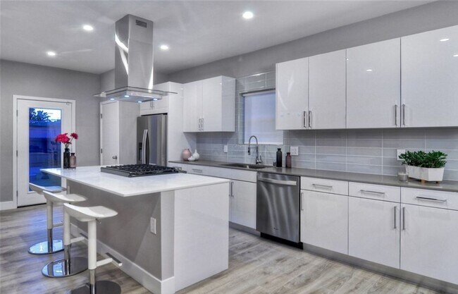 Photo - Private 3 Bed / 2 Bath Home with Incredible Outdoor Space