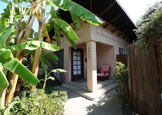 Building Photo - 6043 Selma Ave