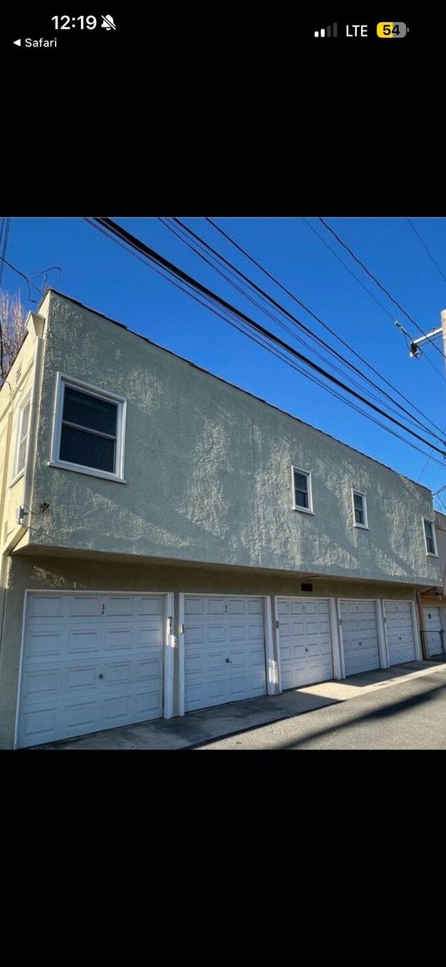 Photo - 2450 Oak St