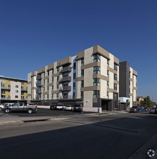 Photo - Arbor on Date