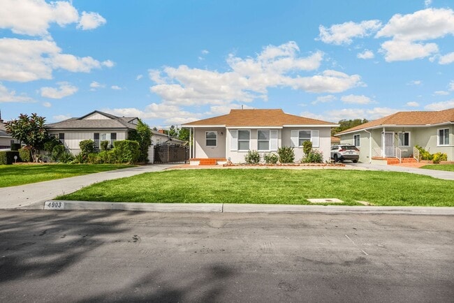 Building Photo - 3 Bed / 2 Bath Home with 2 Car Garage