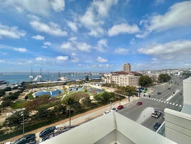 Building Photo - Little Italy 1BD/1BA Condo w/ Pool, Jacuzzi, BBQ, Balcony, Rooftop Terrace, In-unit Laundry, Subt... Unit 211