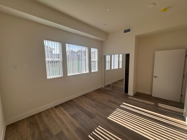 Photo - 1015 W 21st St