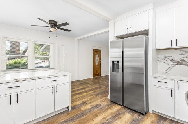 Photo - 1359 Jasper Ave