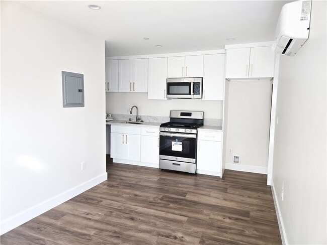 Photo - 227 E 84th St