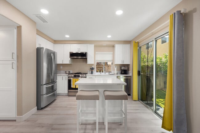 Photo - 2 Piccadilly Ct