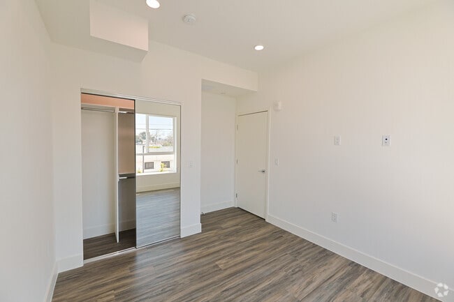 Building Photo - 4000 Mont Clair Street Rental